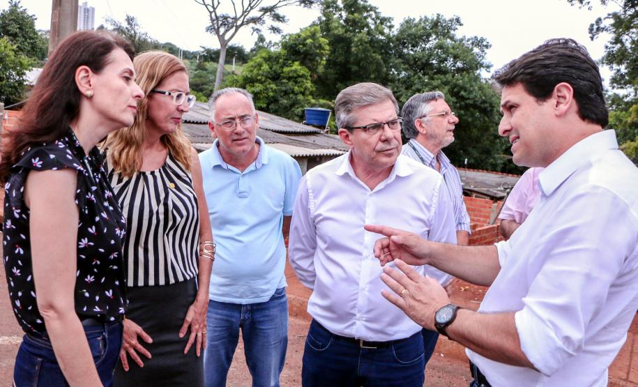 Presidente da Cohapar visita Apucarana e encaminha projetos O presidente da Companhia Paranaense de Habitação (Cohapar) Jorge Lange, cumpriu agenda nesta sexta-feira em Apucarana. Ele deu posse à assistente social Elisângela Costa Araújo, na chefia do escritório regional da Cohapar em Apucarana. E, em seguida, esteve na Prefeitura de Apucarana, retribuindo a visita que recebeu na semana anterior, do prefeito em exercício Junior da Femac.