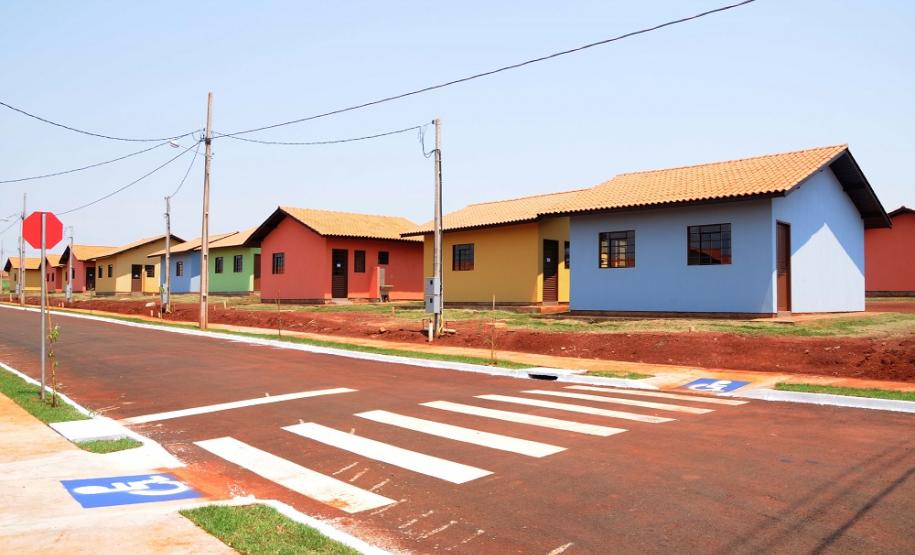 Prefeitura de Mandaguaçu retoma cadastros para projetos habitacionais Técnicos da Cohapar e da Prefeitura de Mandaguaçu iniciam na próxima semana uma campanha para atualização das famílias cadastradas no sistema do órgão estadual no município, na região Noroeste do Paraná. O objetivo é expandir a lista de inscritos da companhia, que atualmente conta com 308 famílias, para subsidiar a elaboração de novos projetos habitacionais.