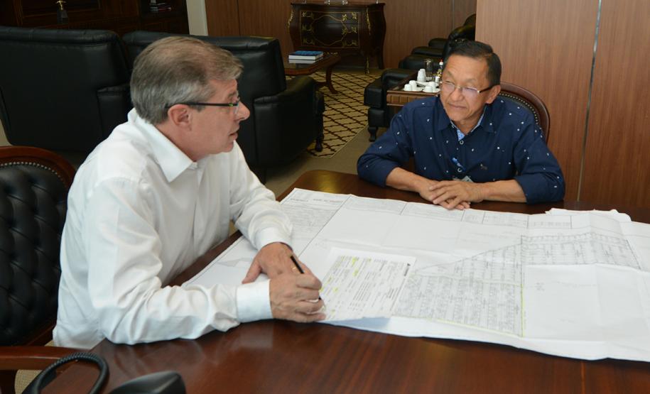 O prefeito de Tuneiras do Oeste, Taketoshi Sakurada (Boia), esteve na sede da Cohapar, em Curitiba, nesta quarta-feira (20). Ele conversou com o presidente da companhia, Jorge Lange, acerca dos projetos habitacionais desenvolvidos pelo município em parceria com o Governo do Estado.