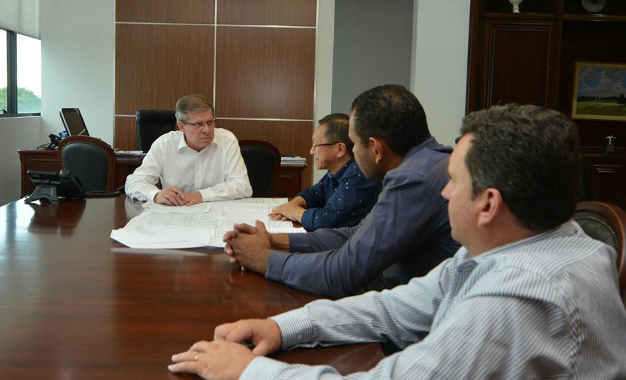 O prefeito de Tuneiras do Oeste, Taketoshi Sakurada (Boia), esteve na sede da Cohapar, em Curitiba, nesta quarta-feira (20). Ele conversou com o presidente da companhia, Jorge Lange, acerca dos projetos habitacionais desenvolvidos pelo município em parceria com o Governo do Estado.