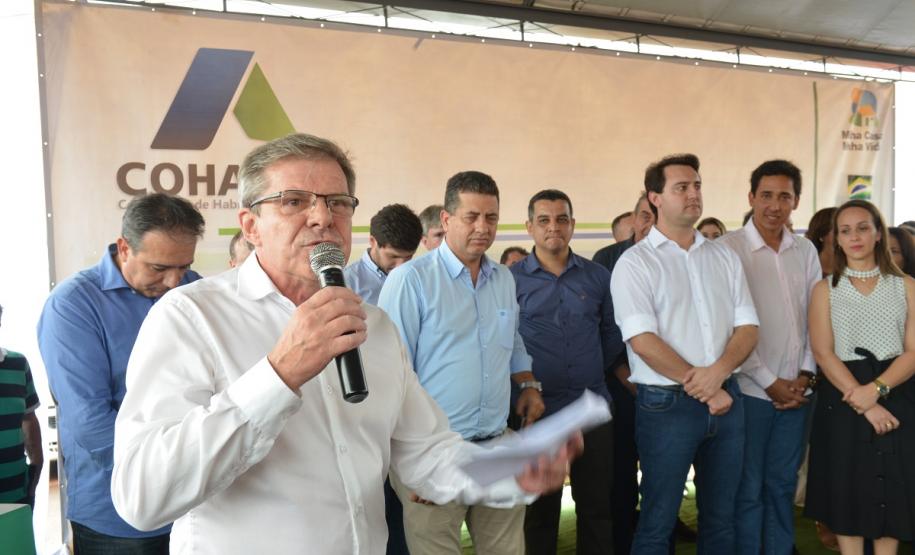 Governador entrega casas a famílias de Florestópolis Quarenta e nove famílias de Florestópolis, na região Norte do Paraná, concretizaram nesta sexta-feira (22) o sonho da casa própria. Elas vão morar no Residencial José Alves dos Santos, inaugurado pelo governador Carlos Massa Ratinho Junior, pelo presidente da Companhia de Habitação do Paraná (Cohapar), Jorge Lange, e pelo prefeito Nelson Correia Junior.