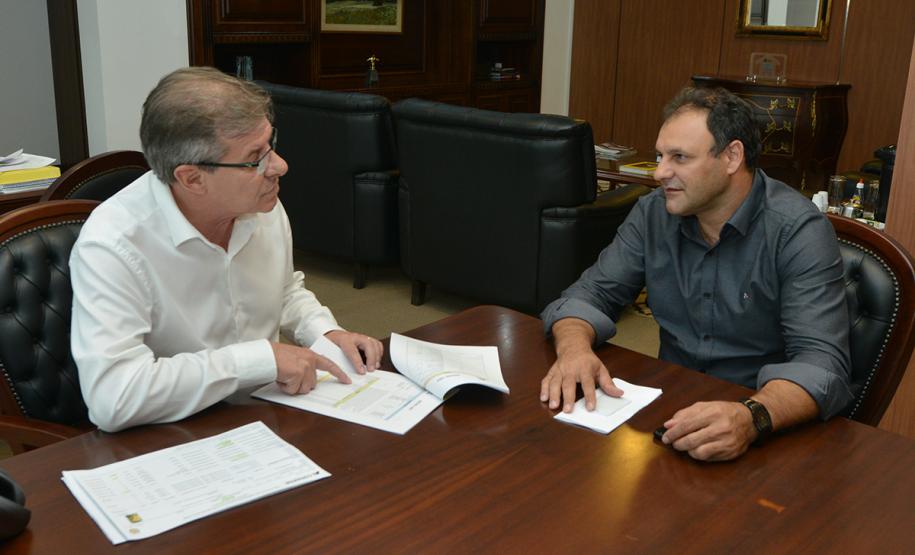 O prefeito de Realeza, Milton Andreolli, esteve nesta segunda-feira (25) na sede da Cohapar, em Curitiba. Na oportunidade, ele solicitou ao presidente da empresa, Jorge Lange, que avalie a possibilidade da realização de atendimentos periódicos aos mutuários da companhia na própria cidade.