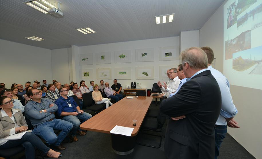 Gestores e técnicos das 12 regionais da Cohapar em todo o estado participaram nesta quarta-feira (27) de uma reunião para início do trabalho para atualização do Plano Estadual de Habitação de Interesse Social (PEHIS), cuja última revisão aconteceu em 2015