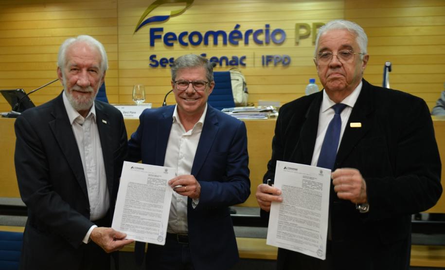 Moradores do bairro Guarituba, em Piraquara, terão a oportunidade de realizar diversos cursos e oficinas socioeducativas ministrados pelo SENAC de maneira gratuita ao longo dos próximos meses. O objetivo é oferecer novas alternativas à população para a geração de renda, com prioridade para o atendimento de famílias previamente beneficiadas com a construção ou regularização de moradias pela Cohapar na região.