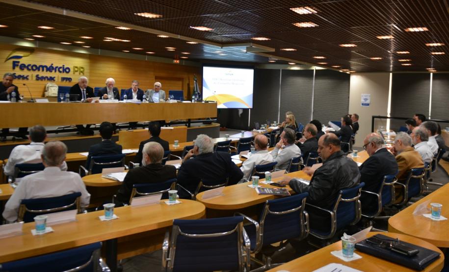 Moradores do bairro Guarituba, em Piraquara, terão a oportunidade de realizar diversos cursos e oficinas socioeducativas ministrados pelo SENAC de maneira gratuita ao longo dos próximos meses. O objetivo é oferecer novas alternativas à população para a geração de renda, com prioridade para o atendimento de famílias previamente beneficiadas com a construção ou regularização de moradias pela Cohapar na região.