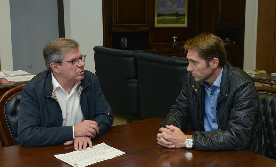 O Residencial Sol Nascente, empreendimento com 100 casas populares em Marechal Cândido Rondon deve ser concluído até o fim do primeiro semestre. A estimativa foi feita pelo prefeito Marcio Rauber após reunião nesta terça-feira (9) com o presidente da Cohapar, Jorge Lange, para tratar deste e de outros projetos habitacionais em andamento para o município, na região Oeste do Paraná.