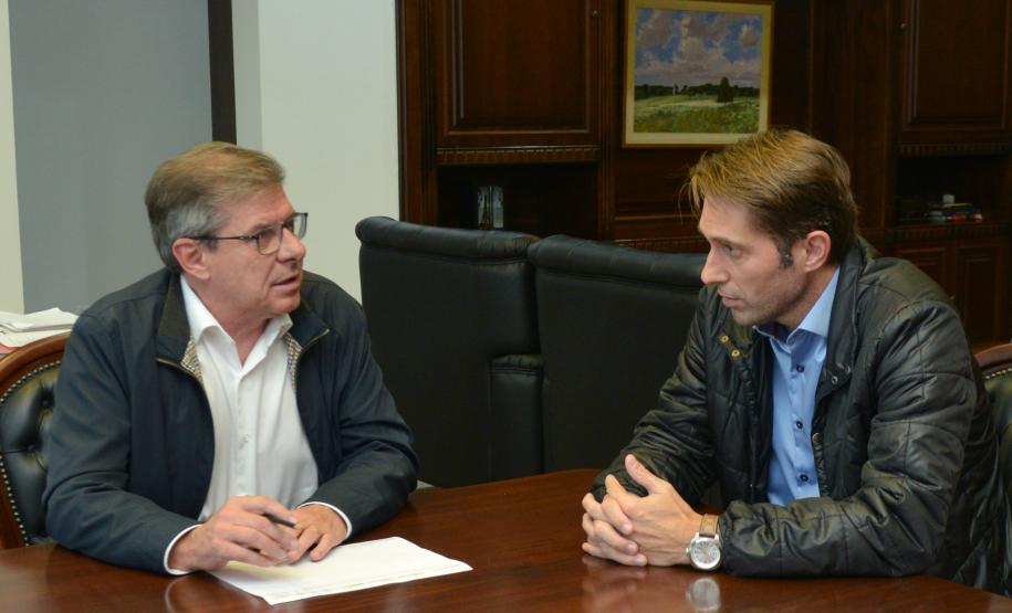 O Residencial Sol Nascente, empreendimento com 100 casas populares em Marechal Cândido Rondon deve ser concluído até o fim do primeiro semestre. A estimativa foi feita pelo prefeito Marcio Rauber após reunião nesta terça-feira (9) com o presidente da Cohapar, Jorge Lange, para tratar deste e de outros projetos habitacionais em andamento para o município, na região Oeste do Paraná.