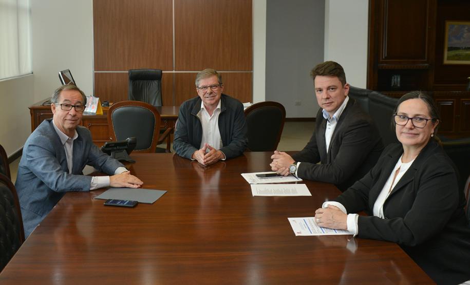 Representantes da Associação Brasileira de Cohabs e Agentes Públicos de Habitação (ABC) estiveram na sede da Cohapar, em Curitiba, para acertar detalhes do Fórum Nacional de Habitação de Interesse Social 2019. Neste ano, o encontro, que está em sua 66.ª edição, acontecerá em Foz do Iguaçu nos dias 21, 22 e 23 de agosto.
