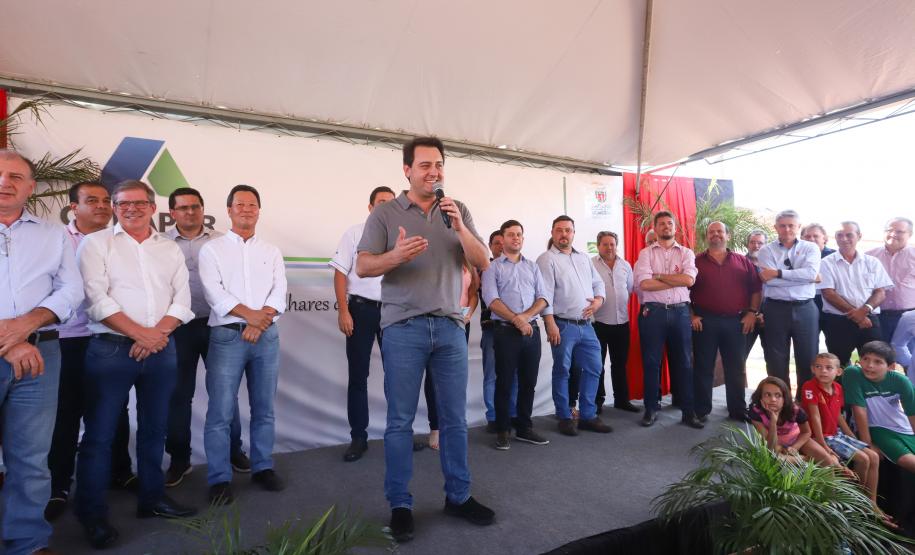 O governador Carlos Massa Ratinho Junior participa nesta sexta-feira (12) da inauguração do residencial Manoel Bono Belascuzas e entrega as chaves da casa própria para 44 famílias de Nova Londrina, no Noroeste do Estado. O empreendimento foi construído em um trabalho integrado do Governo do Estado, por meio da Cohapar, Copel e Sanepar, com o governo federal e a prefeitura.  Nova Londrina, 12/04/2019 -  Foto: Rodrigo Felix Leal/ANPr