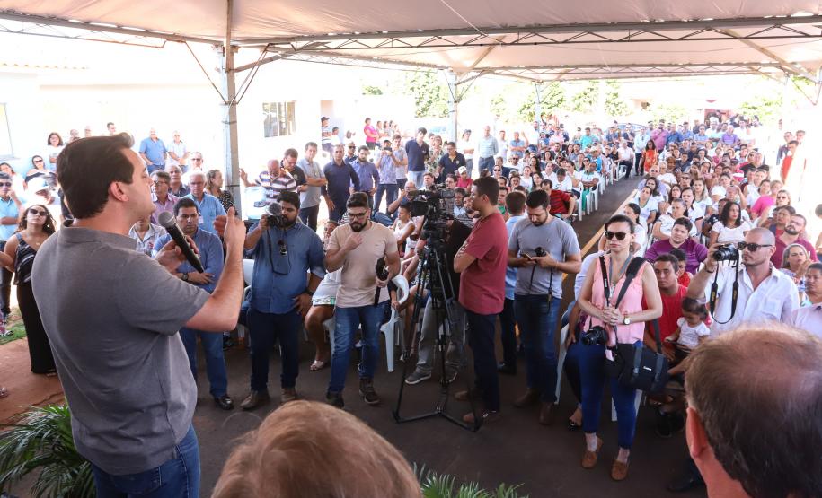 O governador Carlos Massa Ratinho Junior participa nesta sexta-feira (12) da inauguração do residencial Manoel Bono Belascuzas e entrega as chaves da casa própria para 44 famílias de Nova Londrina, no Noroeste do Estado. O empreendimento foi construído em um trabalho integrado do Governo do Estado, por meio da Cohapar, Copel e Sanepar, com o governo federal e a prefeitura.  Nova Londrina, 12/04/2019 -  Foto: Rodrigo Felix Leal/ANPr