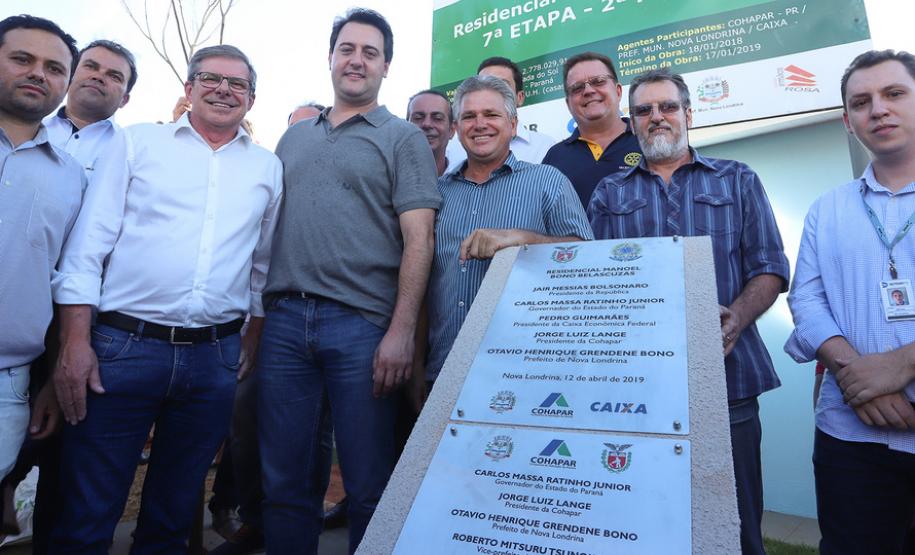 A Companhia de Habitação do Paraná (Cohapar) revisou e renegociou contratos de prestação de serviços, reduziu gastos com cargos comissionados e funções gratificadas. O processo de reestruturação de empresa também está em fase de conclusão. As medidas efetivadas nestes 100 primeiros dias de gestão foram tomadas para cumprir o compromisso de diminuir gastos administrativos e aumentar os investimentos para benefício direto da população.