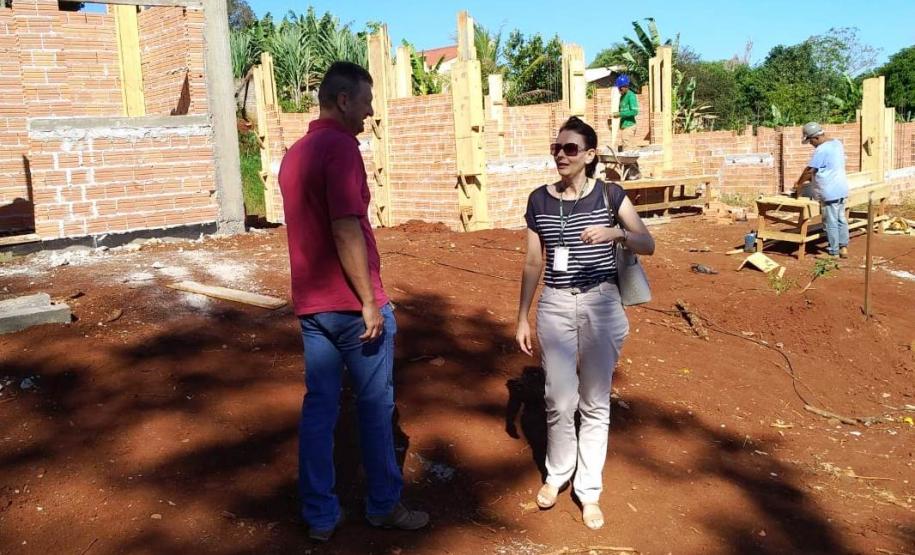 Representantes da Cohapar e da Prefeitura de Novo Itacolomi vistoriaram na última semana as obras de construção de 42 casas populares na cidade, na região do Vale do Ivaí. O empreendimento, que tem orçamento de quase R$ 2,4 milhões, faz parte de um projeto conjunto entre o Governo do Estado e a administração municipal dentro do programa Família Paranaense.