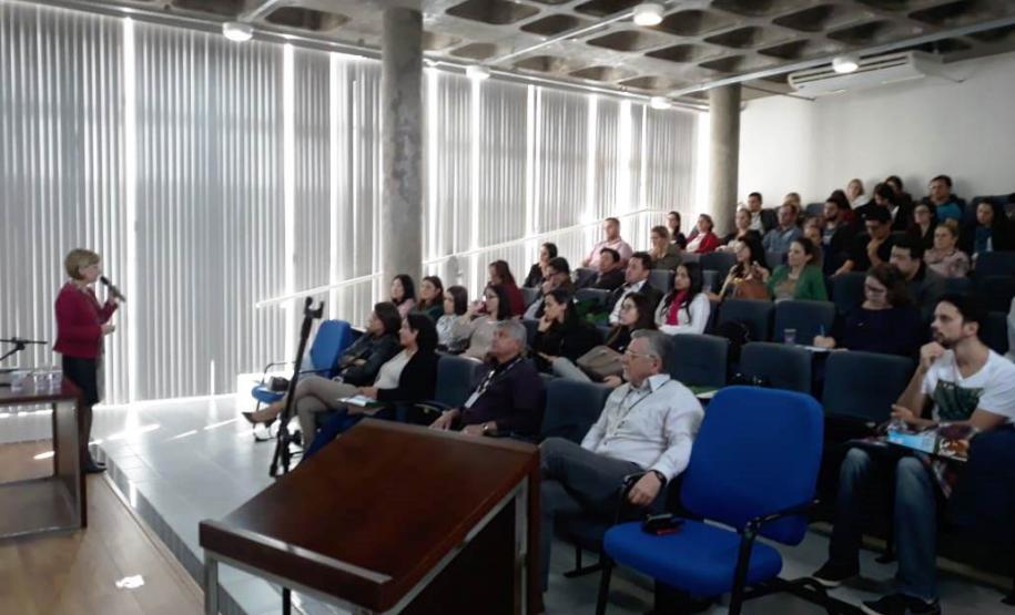 Cohapar conclui treinamento sobre Plano Estadual de Habitação com 100% de adesão de prefeituras na região Norte Técnicos da Cohapar concluíram nesta semana mais dois ciclos de treinamento com funcionários de 68 prefeituras paranaenses para atualização do Plano Estadual de Habitação de Interesse Social do Paraná (PEHIS-PR). Os municípios representam 100% daqueles pertencentes à área de abrangência dos escritórios regionais da companhia em Apucarana e Cornélio Procópio, cidades que sediaram as capacitações.