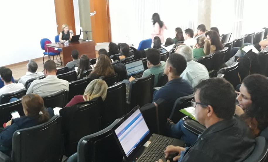 Cohapar conclui treinamento sobre Plano Estadual de Habitação com 100% de adesão de prefeituras na região Norte Técnicos da Cohapar concluíram nesta semana mais dois ciclos de treinamento com funcionários de 68 prefeituras paranaenses para atualização do Plano Estadual de Habitação de Interesse Social do Paraná (PEHIS-PR). Os municípios representam 100% daqueles pertencentes à área de abrangência dos escritórios regionais da companhia em Apucarana e Cornélio Procópio, cidades que sediaram as capacitações.