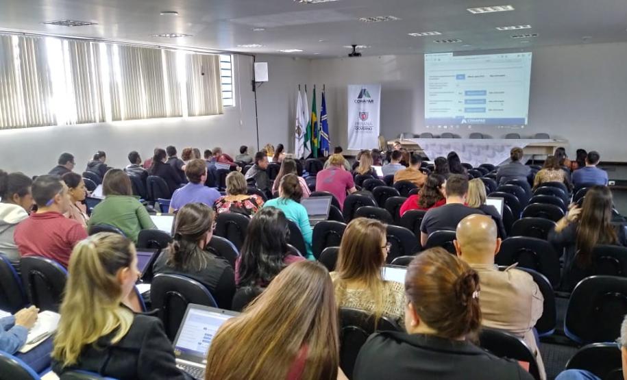 Cohapar conclui treinamento sobre Plano Estadual de Habitação com 100% de adesão de prefeituras na região Norte Técnicos da Cohapar concluíram nesta semana mais dois ciclos de treinamento com funcionários de 68 prefeituras paranaenses para atualização do Plano Estadual de Habitação de Interesse Social do Paraná (PEHIS-PR). Os municípios representam 100% daqueles pertencentes à área de abrangência dos escritórios regionais da companhia em Apucarana e Cornélio Procópio, cidades que sediaram as capacitações.