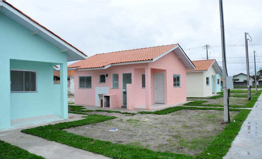 Casas foram financiadas com recursos do Governo do Estado pela Cohapar e fazem parte do plano de retomada da carteira imobiliária da empresa.
