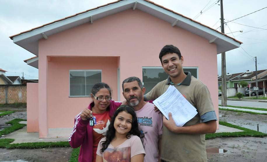 Casas foram financiadas com recursos do Governo do Estado pela Cohapar e fazem parte do plano de retomada da carteira imobiliária da empresa.