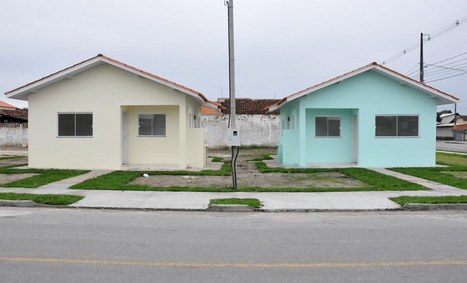 Casas foram financiadas com recursos do Governo do Estado pela Cohapar e fazem parte do plano de retomada da carteira imobiliária da empresa.