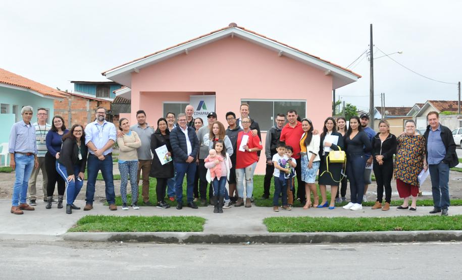 Casas foram financiadas com recursos do Governo do Estado pela Cohapar e fazem parte do plano de retomada da carteira imobiliária da empresa.