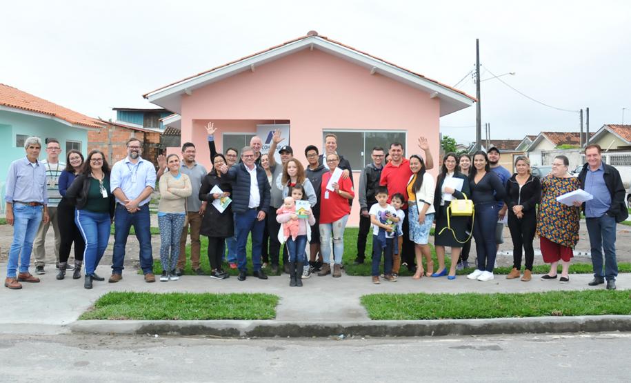 Casas foram financiadas com recursos do Governo do Estado pela Cohapar e fazem parte do plano de retomada da carteira imobiliária da empresa.