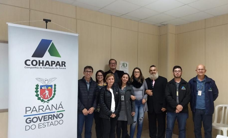Técnicos municipais da região Sul são capacitadas em sistema para mapeamento de demandas habitacionais do Paraná A Cohapar realizou nesta quarta-feira (29), em Guarapuava, um treinamento sobre o sistema de necessidades habitacionais da empresa com a participação de técnicos de 40 prefeituras das regiões Sul e Centro-Sul do Paraná. A ferramenta informatizada será utilizada em conjunto pelos órgãos municipais e o Governo do Estado para a atualização do Plano Estadual de Habitação de Interesse Social (PEHIS-PR).