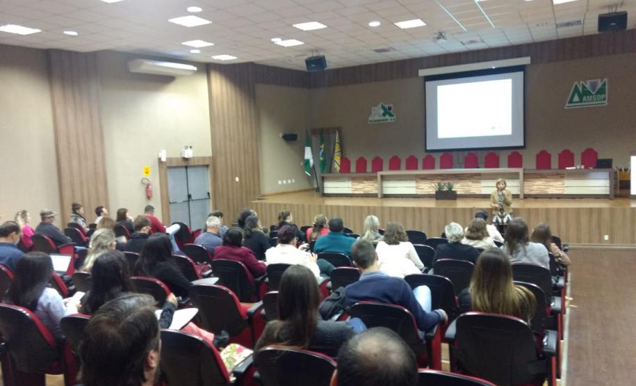 Técnicos municipais da região Sul são capacitadas em sistema para mapeamento de demandas habitacionais do Paraná A Cohapar realizou nesta quarta-feira (29), em Guarapuava, um treinamento sobre o sistema de necessidades habitacionais da empresa com a participação de técnicos de 40 prefeituras das regiões Sul e Centro-Sul do Paraná. A ferramenta informatizada será utilizada em conjunto pelos órgãos municipais e o Governo do Estado para a atualização do Plano Estadual de Habitação de Interesse Social (PEHIS-PR).