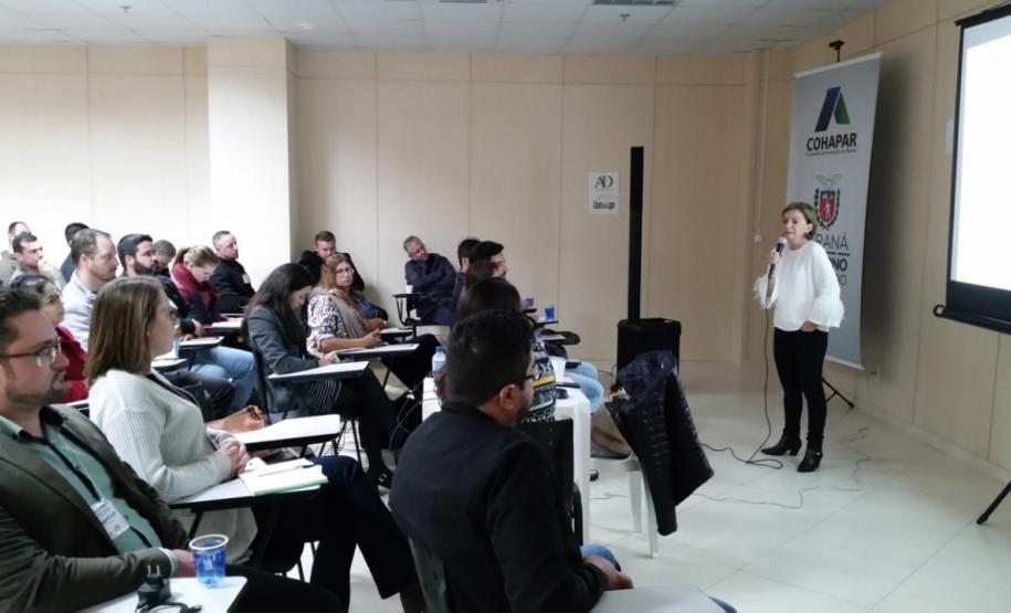 Técnicos municipais da região Sul são capacitadas em sistema para mapeamento de demandas habitacionais do Paraná A Cohapar realizou nesta quarta-feira (29), em Guarapuava, um treinamento sobre o sistema de necessidades habitacionais da empresa com a participação de técnicos de 40 prefeituras das regiões Sul e Centro-Sul do Paraná. A ferramenta informatizada será utilizada em conjunto pelos órgãos municipais e o Governo do Estado para a atualização do Plano Estadual de Habitação de Interesse Social (PEHIS-PR).