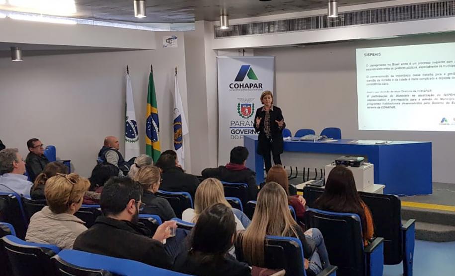 Cohapar conclui treinamentos sobre Sistema de Necessidades Habitacionais do Paraná Com a participação de representantes de 22 municípios dos Campos Gerais e região, a Cohapar concluiu nesta terça-feira (4) a série de capacitações sobre o Sistema de Necessidades Habitacionais do Paraná (SISPEHIS). Foram 12 capacitações realizadas por todo o estado desde abril com o objetivo de treinar técnicos de prefeituras na inserção e atualização dos dados sobre as demandas por moradia em seus municípios na ferramenta online e integrada criada pela companhia.