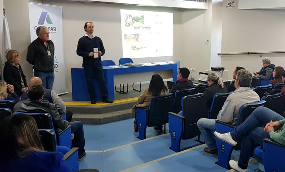 Cohapar conclui treinamentos sobre Sistema de Necessidades Habitacionais do Paraná Com a participação de representantes de 22 municípios dos Campos Gerais e região, a Cohapar concluiu nesta terça-feira (4) a série de capacitações sobre o Sistema de Necessidades Habitacionais do Paraná (SISPEHIS). Foram 12 capacitações realizadas por todo o estado desde abril com o objetivo de treinar técnicos de prefeituras na inserção e atualização dos dados sobre as demandas por moradia em seus municípios na ferramenta online e integrada criada pela companhia.