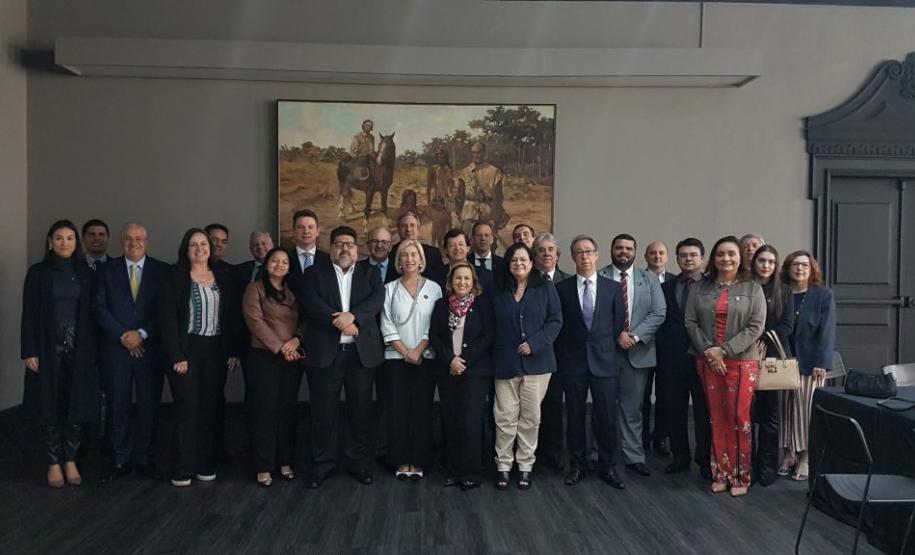 ABC elege nova diretoria e define prioridades de atuação A Associação Brasileira de Cohabs e Agentes Públicos de Habitação (ABC) realizou na sexta-feira (14) a Assembleia Geral e o Encontro Técnico, em São Paulo no Palácio dos Bandeirantes, que elegeu a nova diretoria para o biênio 2019/2021 e debateu as possibilidades de atuação das Companhias e Secretarias de Habitação de estados e municípios para contribuir com a produção habitacional do país.