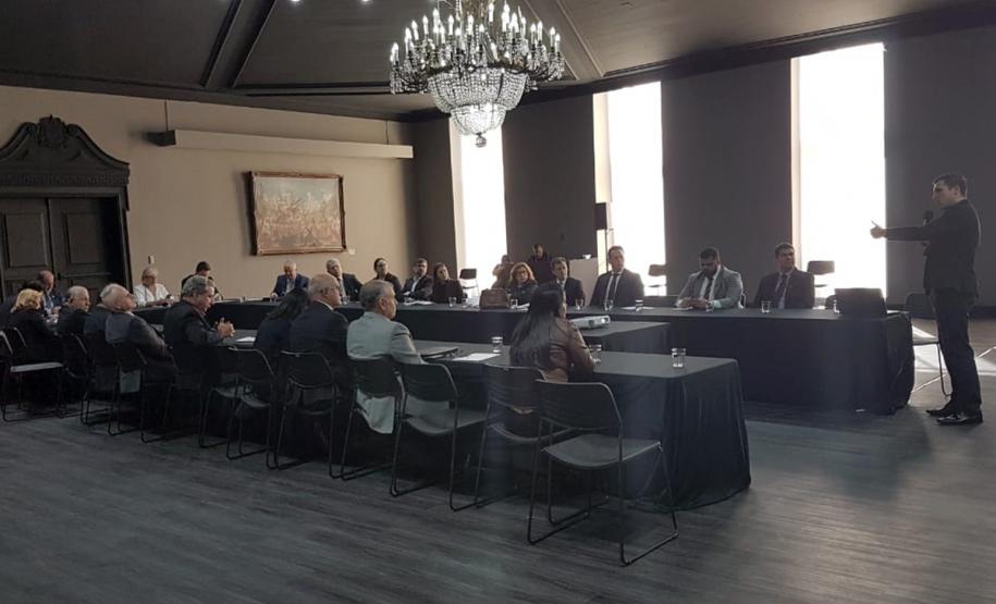 ABC elege nova diretoria e define prioridades de atuação A Associação Brasileira de Cohabs e Agentes Públicos de Habitação (ABC) realizou na sexta-feira (14) a Assembleia Geral e o Encontro Técnico, em São Paulo no Palácio dos Bandeirantes, que elegeu a nova diretoria para o biênio 2019/2021 e debateu as possibilidades de atuação das Companhias e Secretarias de Habitação de estados e municípios para contribuir com a produção habitacional do país.