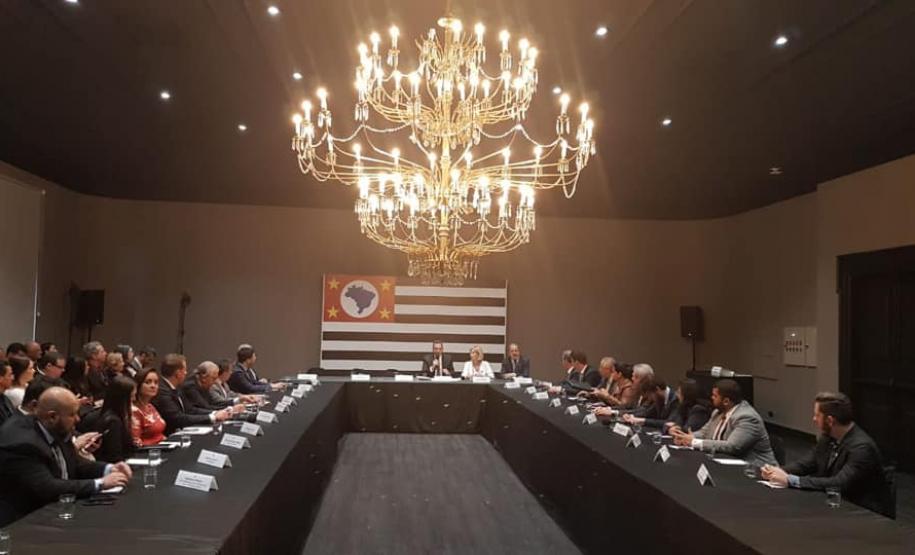 Cohapar compõe nova diretoria da Associação Brasileira de Cohabs Representantes da Cohapar participaram da posse da nova diretoria da Associação Brasileira de Cohabs e Agentes Públicos de Habitação (ABC) que aconteceu em São Paulo na última semana. A empresa compõe a equipe responsável por conduzir as atividades do órgão de representação no biênio 2019/2020, cuja vice-presidência para Assuntos de Regularização Fundiária é ocupada pelo presidente da companhia, Jorge Lange.