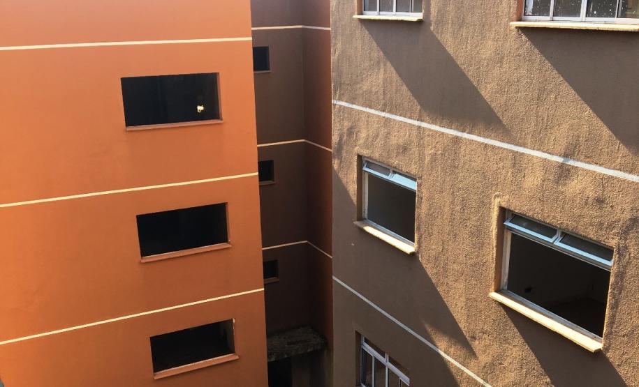 As obras de construção de 144 apartamentos do Residencial Alegro Village serão retomadas em Londrina ao longo dos próximos dias. O contrato para a retomada dos trabalhos foi assinado nesta segunda-feira (1) por representantes da Cohapar, Caixa Econômica Federal e prefeitura e prevê um aporte adicional de R$ 2,6 milhões para a conclusão do trabalho liberados pelo Ministério do Desenvolvimento Regional.