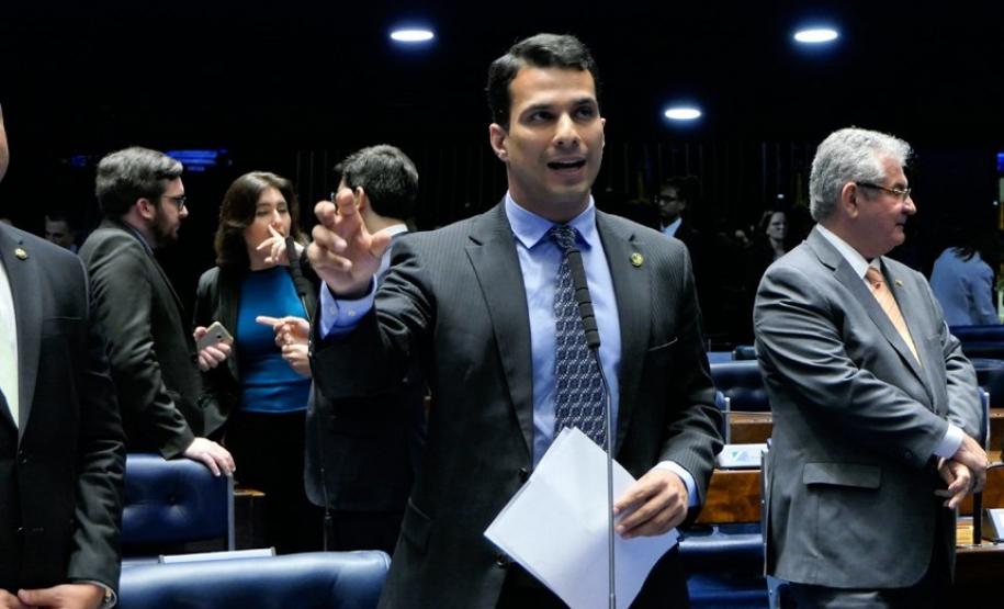 Proposta que agiliza e barateia a regularização de casas térreas construídas há mais de cinco anos foi aprovada em Plenário nesta terça-feira (9) e, agora, aguarda sanção presidencial. Apresentado pelo senador Irajá (PSD-TO) quando ainda era deputado federal, o Projeto de Lei da Câmara (PLC) 164/2015 muda a Lei dos Registros Públicos (Lei 6.015/1973) para dispensar o “habite-se” no processo de averbação das residências de uma única família.