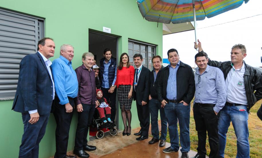 Entrega de moradias para 100 famílias de Marechal Cândido Rondon, no Oeste do Paraná, nesta segunda-feira (15). Marechal Cândido Rondon, 15/07/2019 -  Foto: Geraldo Bubniak/ANPr