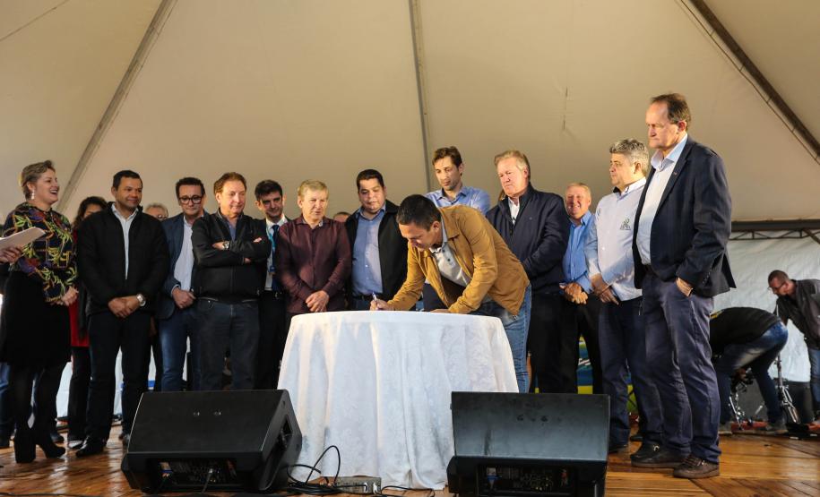 Entrega de moradias para 100 famílias de Marechal Cândido Rondon, no Oeste do Paraná, nesta segunda-feira (15). Marechal Cândido Rondon, 15/07/2019 -  Foto: Geraldo Bubniak/ANPr