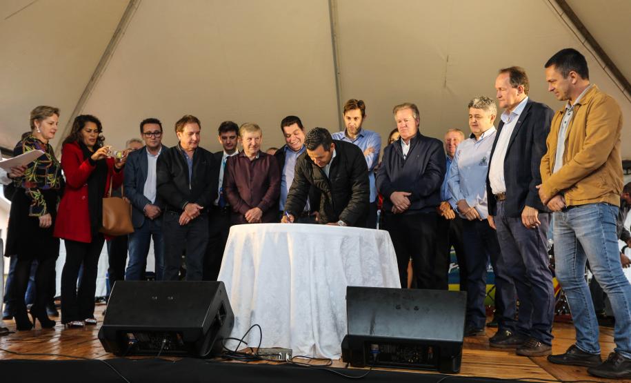 Entrega de moradias para 100 famílias de Marechal Cândido Rondon, no Oeste do Paraná, nesta segunda-feira (15). Marechal Cândido Rondon, 15/07/2019 -  Foto: Geraldo Bubniak/ANPr
