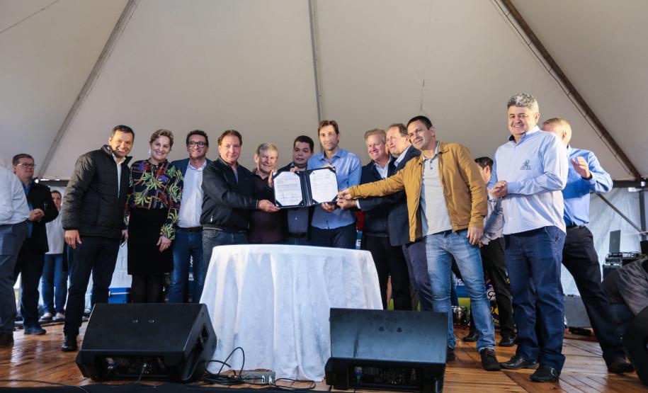 Entrega de moradias para 100 famílias de Marechal Cândido Rondon, no Oeste do Paraná, nesta segunda-feira (15). Marechal Cândido Rondon, 15/07/2019 -  Foto: Geraldo Bubniak/ANPr