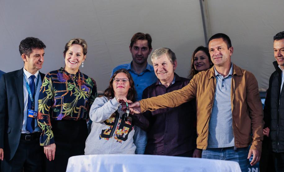 Entrega de moradias para 100 famílias de Marechal Cândido Rondon, no Oeste do Paraná, nesta segunda-feira (15). Marechal Cândido Rondon, 15/07/2019 -  Foto: Geraldo Bubniak/ANPr