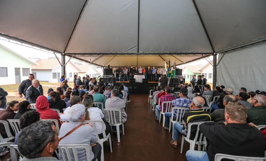 Entrega de moradias para 100 famílias de Marechal Cândido Rondon, no Oeste do Paraná, nesta segunda-feira (15). Marechal Cândido Rondon, 15/07/2019 -  Foto: Geraldo Bubniak/ANPr