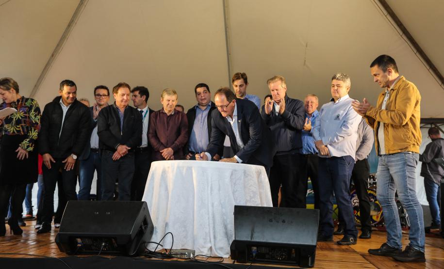 Entrega de moradias para 100 famílias de Marechal Cândido Rondon, no Oeste do Paraná, nesta segunda-feira (15). Marechal Cândido Rondon, 15/07/2019 -  Foto: Geraldo Bubniak/ANPr
