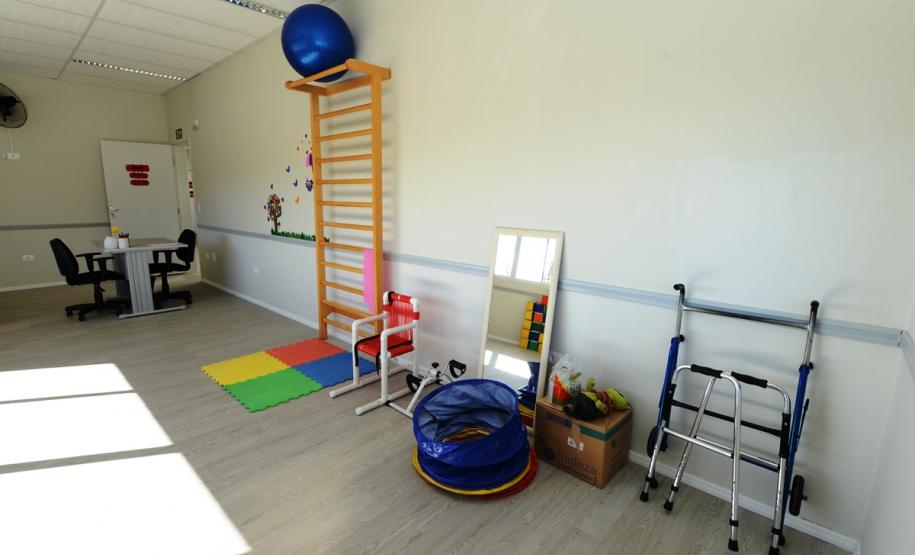 Piraquara ganhou nesta sexta-feira (19) o segundo Centro Municipal de Atendimento Educacional Especializado (CMAEE). O governador em exercício Darci Piana participou da inauguração do CMAEE Gustavo Maier, no bairro Guarituba, que é voltado para crianças portadoras de necessidades especiais.