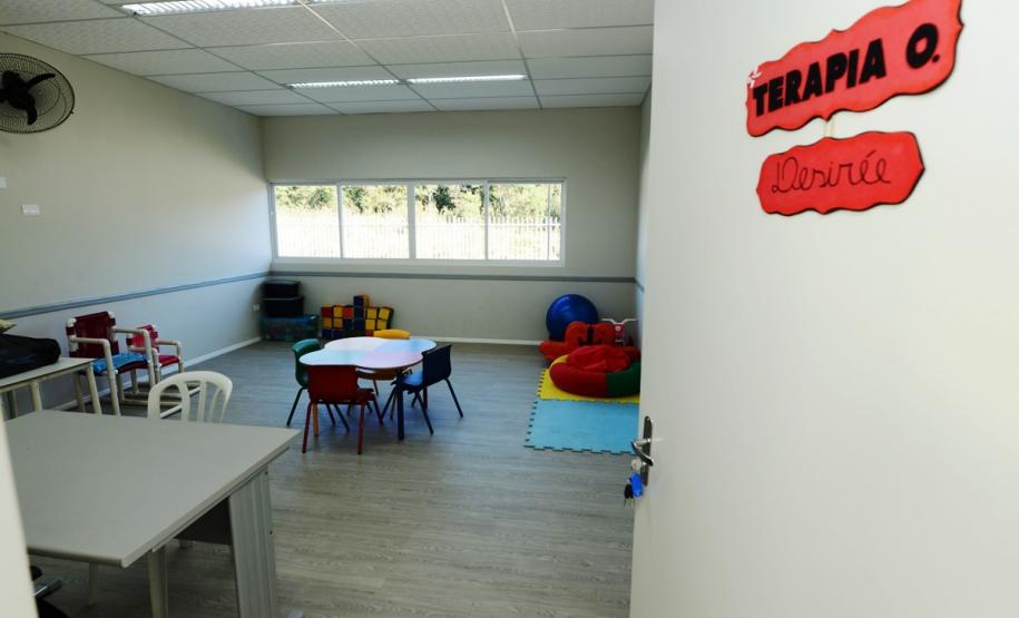 Piraquara ganhou nesta sexta-feira (19) o segundo Centro Municipal de Atendimento Educacional Especializado (CMAEE). O governador em exercício Darci Piana participou da inauguração do CMAEE Gustavo Maier, no bairro Guarituba, que é voltado para crianças portadoras de necessidades especiais.