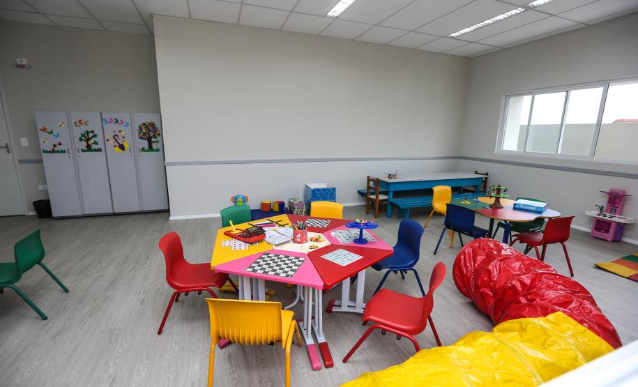 Piraquara ganhou nesta sexta-feira (19) o segundo Centro Municipal de Atendimento Educacional Especializado (CMAEE). O governador em exercício Darci Piana participou da inauguração do CMAEE Gustavo Maier, no bairro Guarituba, que é voltado para crianças portadoras de necessidades especiais.