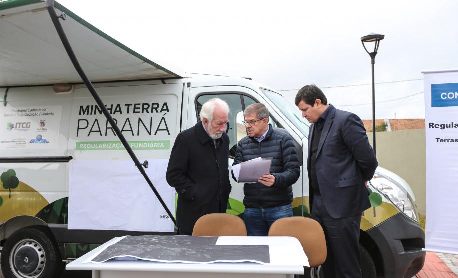 Piraquara ganhou nesta sexta-feira (19) o segundo Centro Municipal de Atendimento Educacional Especializado (CMAEE). O governador em exercício Darci Piana participou da inauguração do CMAEE Gustavo Maier, no bairro Guarituba, que é voltado para crianças portadoras de necessidades especiais.