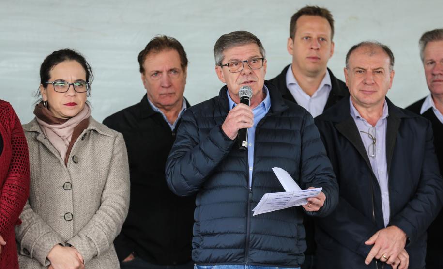 Piraquara ganhou nesta sexta-feira (19) o segundo Centro Municipal de Atendimento Educacional Especializado (CMAEE). O governador em exercício Darci Piana participou da inauguração do CMAEE Gustavo Maier, no bairro Guarituba, que é voltado para crianças portadoras de necessidades especiais.