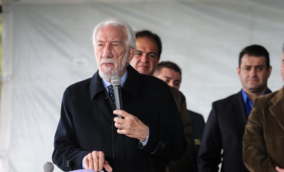 Piraquara ganhou nesta sexta-feira (19) o segundo Centro Municipal de Atendimento Educacional Especializado (CMAEE). O governador em exercício Darci Piana participou da inauguração do CMAEE Gustavo Maier, no bairro Guarituba, que é voltado para crianças portadoras de necessidades especiais.