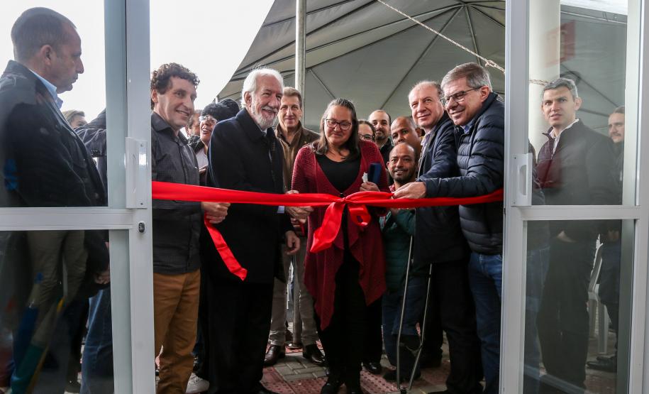 Piraquara ganhou nesta sexta-feira (19) o segundo Centro Municipal de Atendimento Educacional Especializado (CMAEE). O governador em exercício Darci Piana participou da inauguração do CMAEE Gustavo Maier, no bairro Guarituba, que é voltado para crianças portadoras de necessidades especiais.