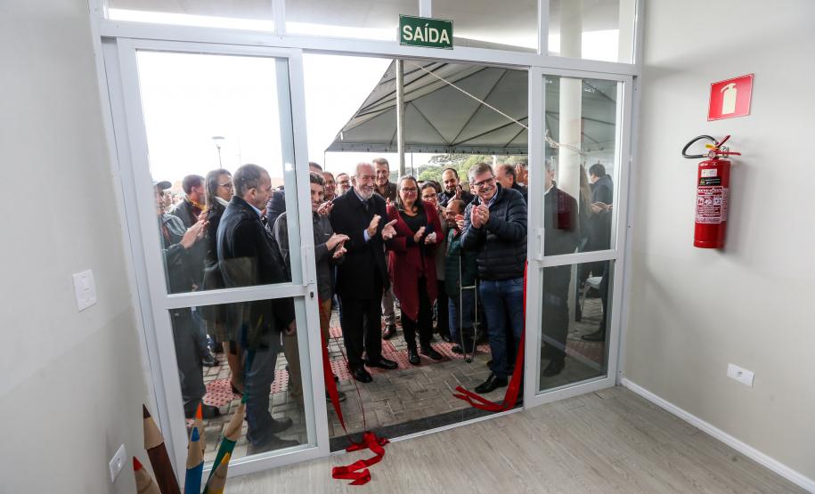 Piraquara ganhou nesta sexta-feira (19) o segundo Centro Municipal de Atendimento Educacional Especializado (CMAEE). O governador em exercício Darci Piana participou da inauguração do CMAEE Gustavo Maier, no bairro Guarituba, que é voltado para crianças portadoras de necessidades especiais.