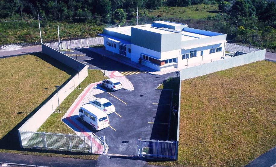 Piraquara ganhou nesta sexta-feira (19) o segundo Centro Municipal de Atendimento Educacional Especializado (CMAEE). O governador em exercício Darci Piana participou da inauguração do CMAEE Gustavo Maier, no bairro Guarituba, que é voltado para crianças portadoras de necessidades especiais.